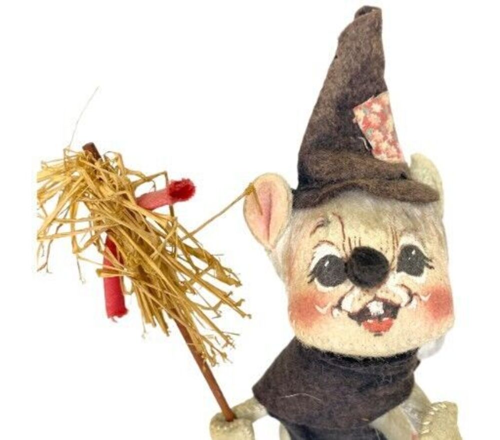 Annalee Mobilitee Halloween Dolls Witch Mouse with Broom 1965 1977